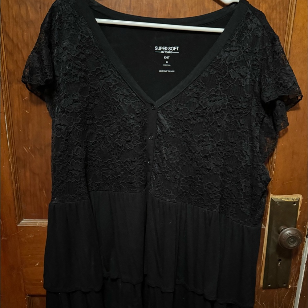 Elegant Black Lace V-Neck Top Torrid